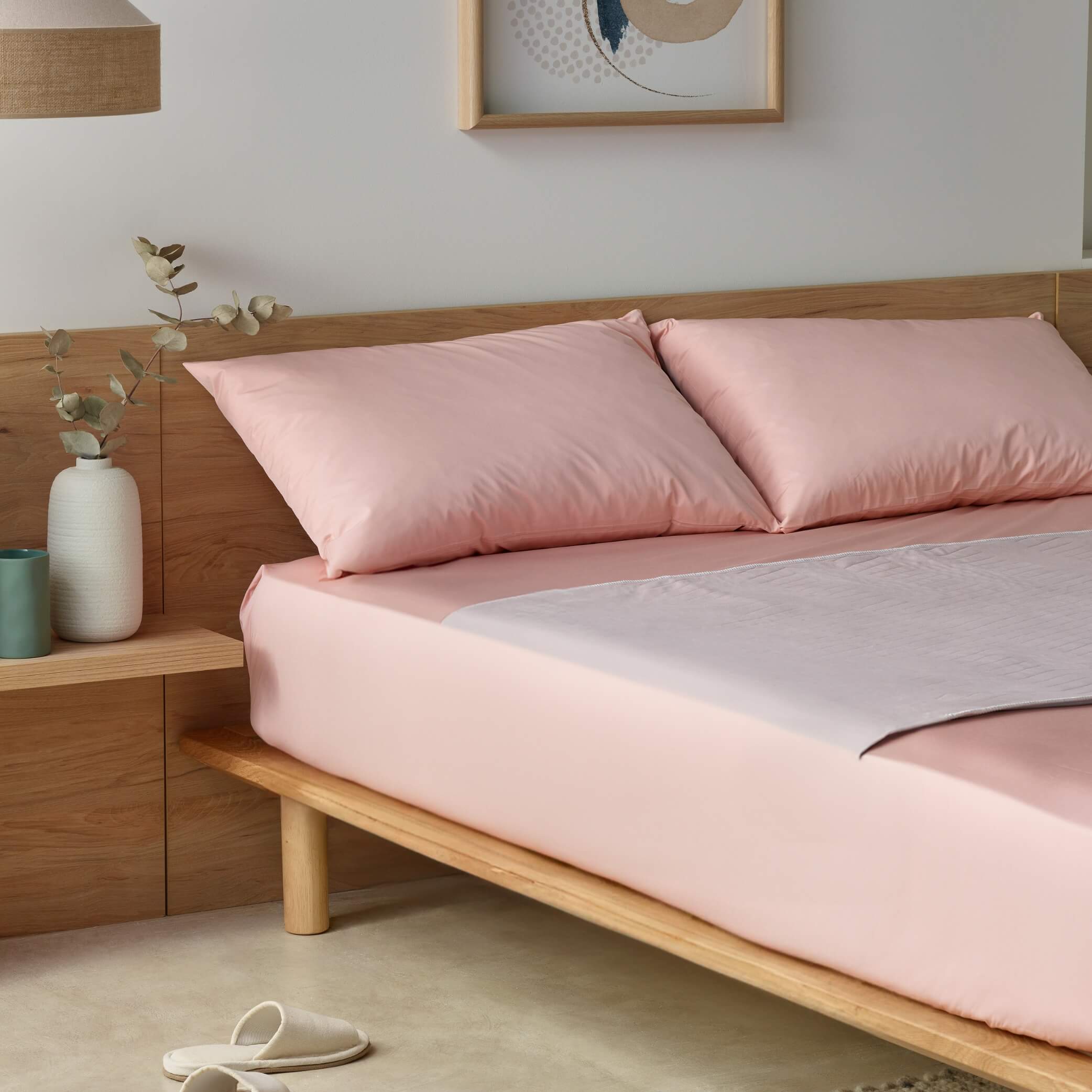 Waterproof bed pad in lilac styled on a blush color bed sheets from Staydry, no wings, also knows as Kylie bed pad.